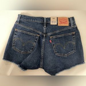 Levi’s 501 shorts size 28